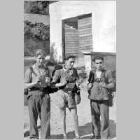 001-0365 Werner Ifflaener, Bernhard Rademacher und Kurt Krause im Juni 1944 auf Gut Freudenberg.jpg